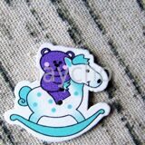 Пуговицы декоративные "мишка на лошадке",цв. фиолетовый/бирюзовый